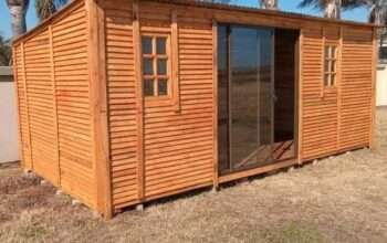 im selling Wendy house all sizes available