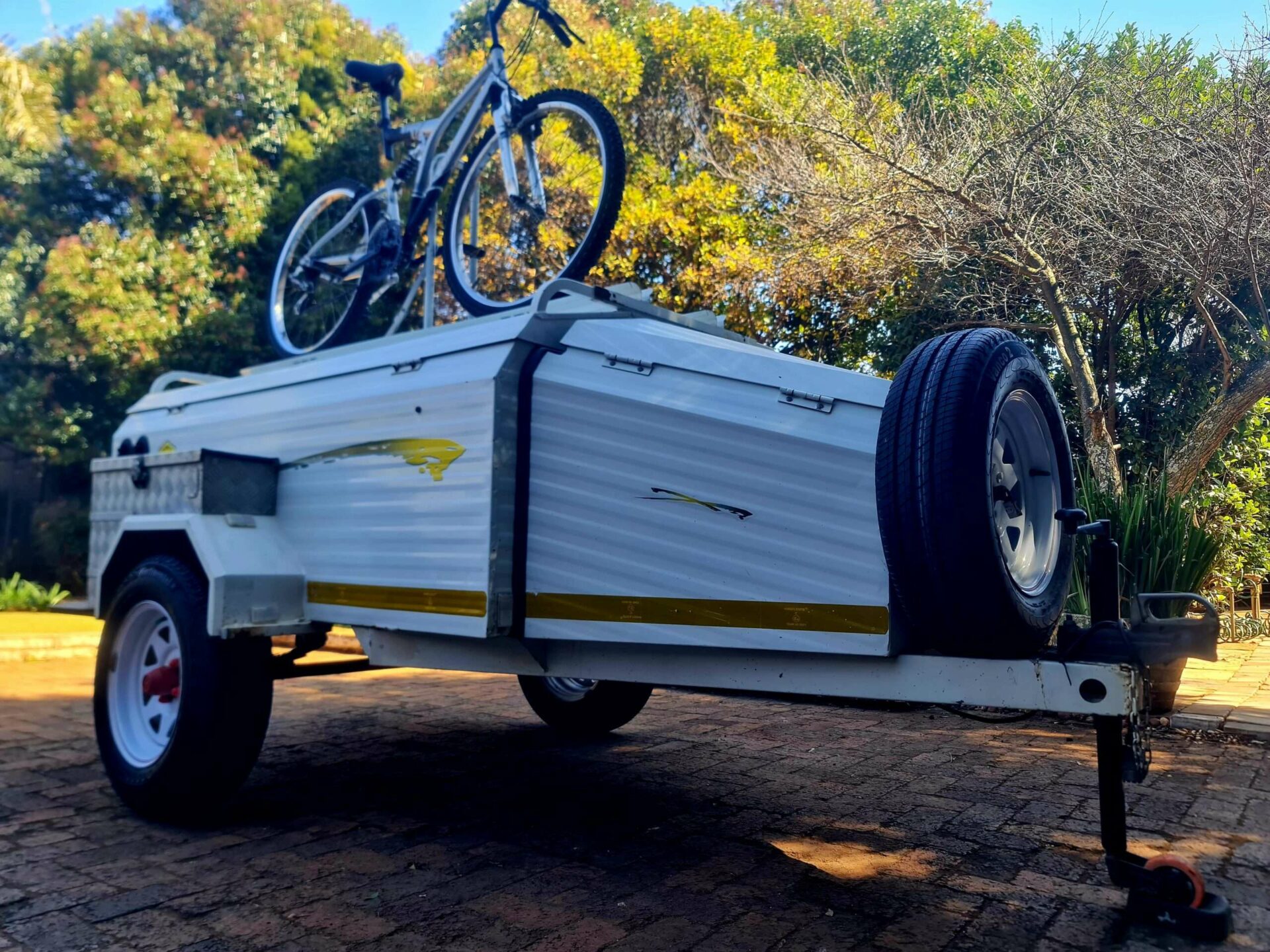 CHALLENGER 6FT TRAILER WITH BICYCLE RACK