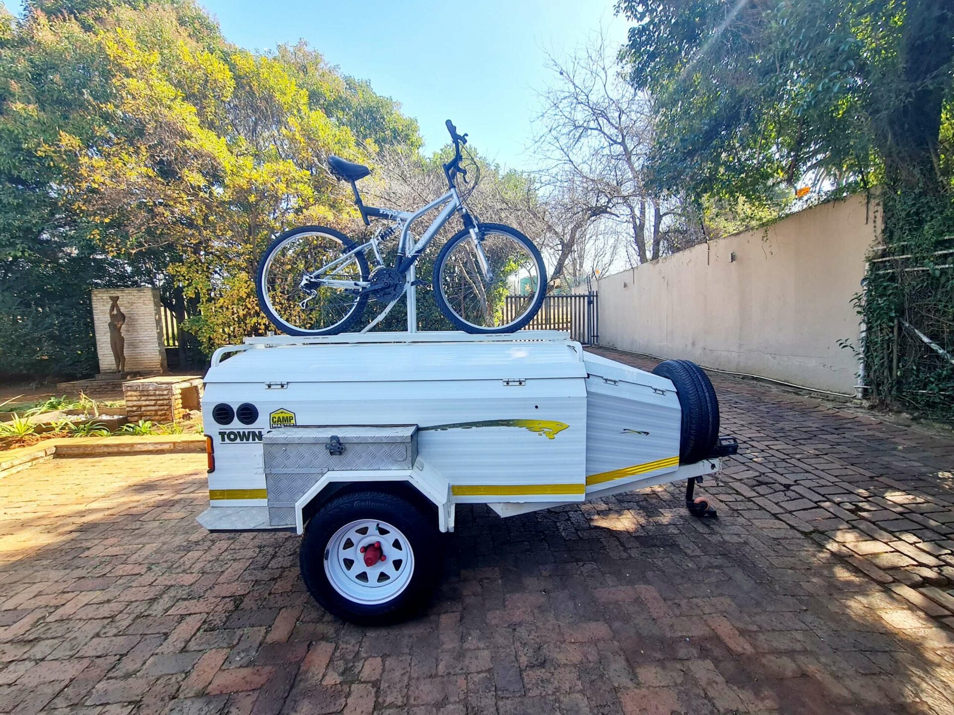 CHALLENGER 6FT TRAILER WITH BICYCLE RACK